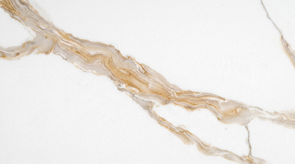  Arctic Calacatta Gold Quartz close-up showing layered warm gold veins