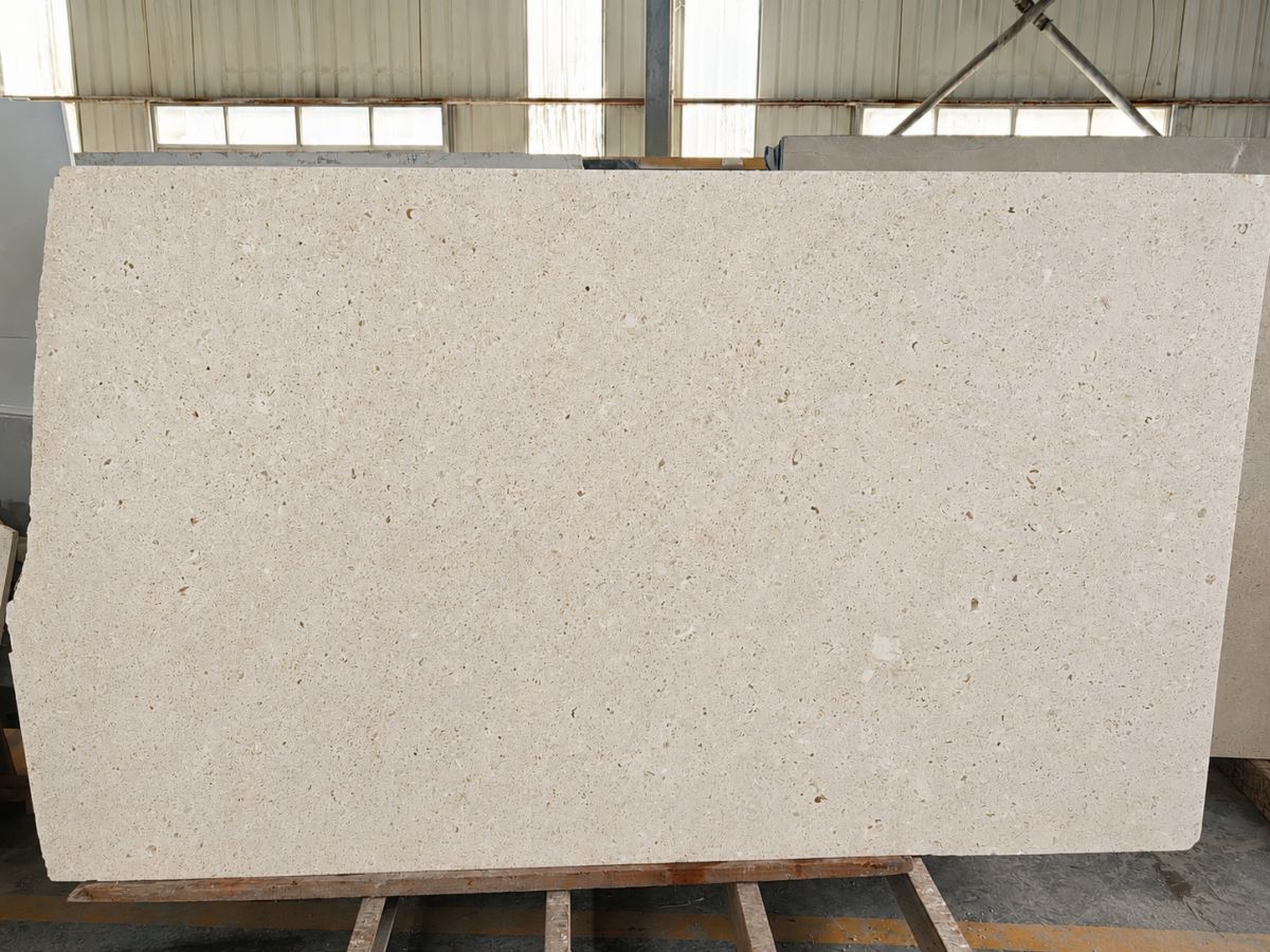 cotswold-cream-limestone-slab-review-before-cutting Cotswold Cream Limestone slab reviewed in factory before cut-to-size production