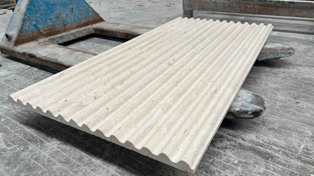 fossil-limestone-profile-edge-review Moonlight Beige Limestone profile edge reviewed for fossils, pores and visible-face continuity