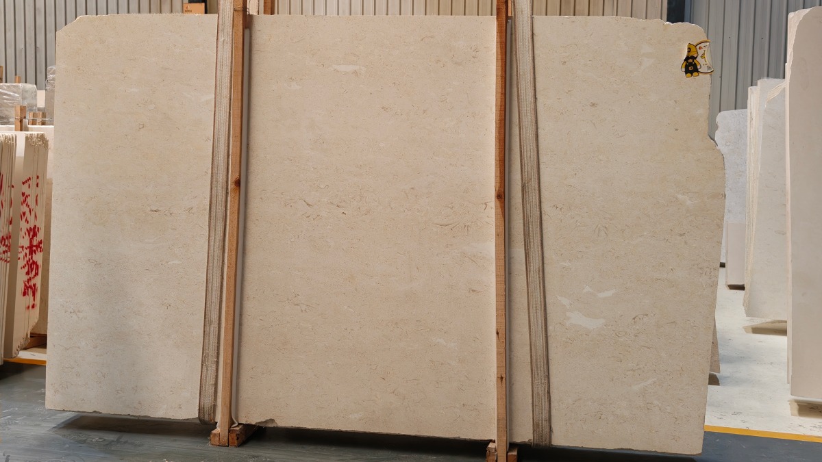 current-moonlight-beige-limestone-full-slab-range Current Moonlight Beige Limestone full slabs reviewed for tone, fossil distribution and natural variation